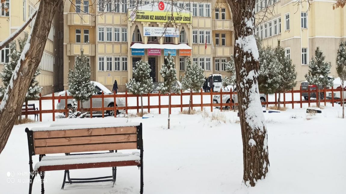 Selvihan Kız Anadolu İmam Hatip Lisesi Fotoğrafı